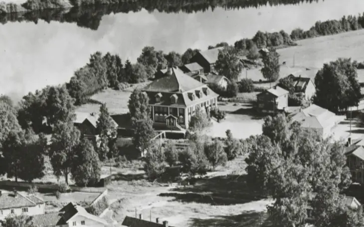 Flyfoto av bøndernes hus